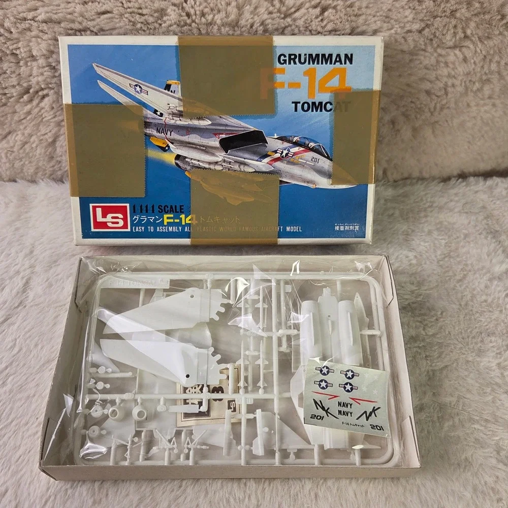 LS Grumman F14 Tomcat Jet Series‎ 1:144 Scale Plastic Model Kit Made in Japan